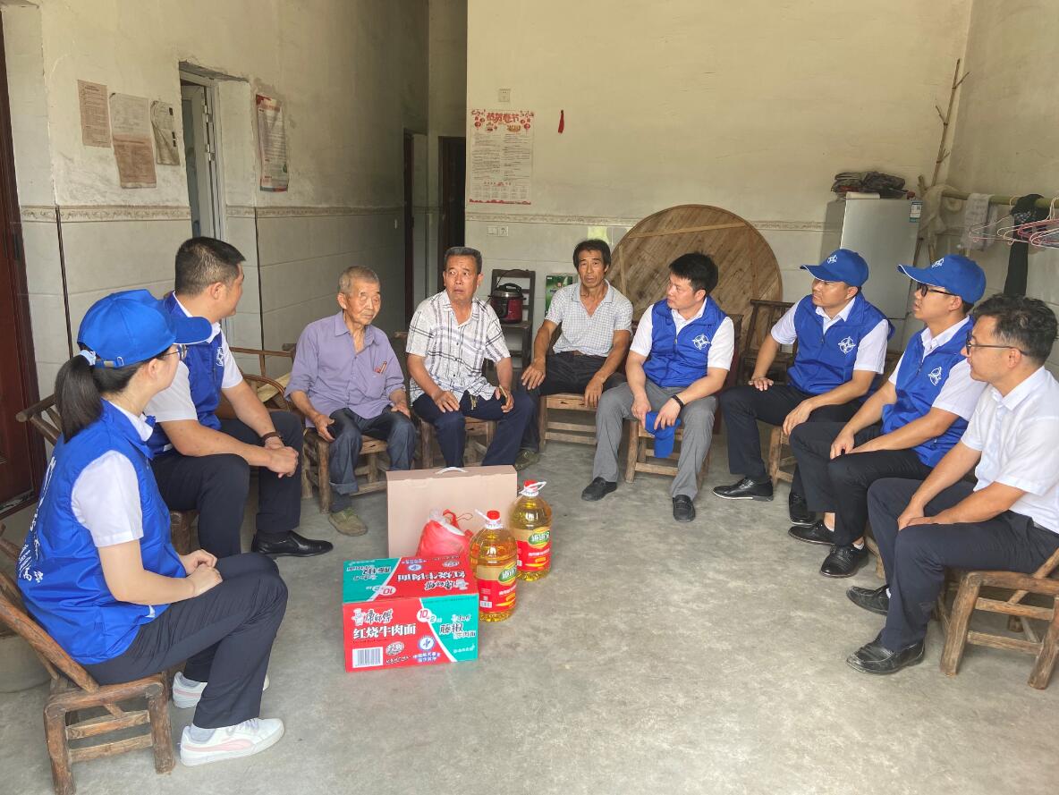 武寧電視臺(tái):一公局集團(tuán)公司九江通武高速項(xiàng)目部愛心捐贈(zèng)助力災(zāi)后重建