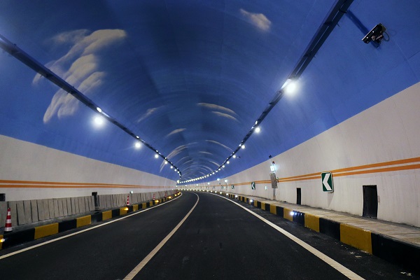 長(zhǎng)城嶺隧道內(nèi).JPG